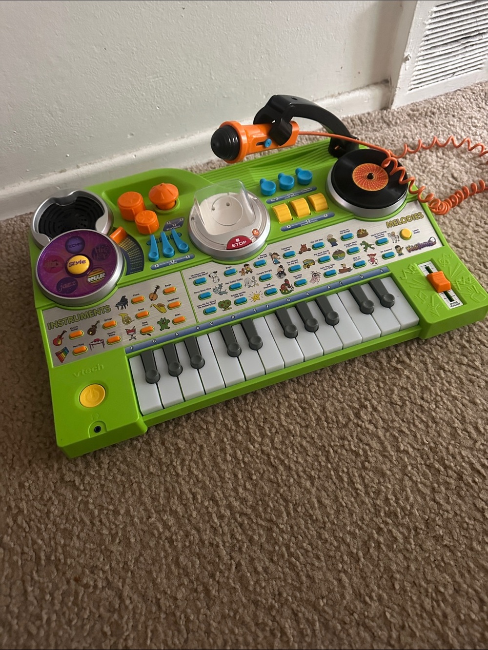 Green Kids Electronic Keyboard with Microphone and DJ Controls